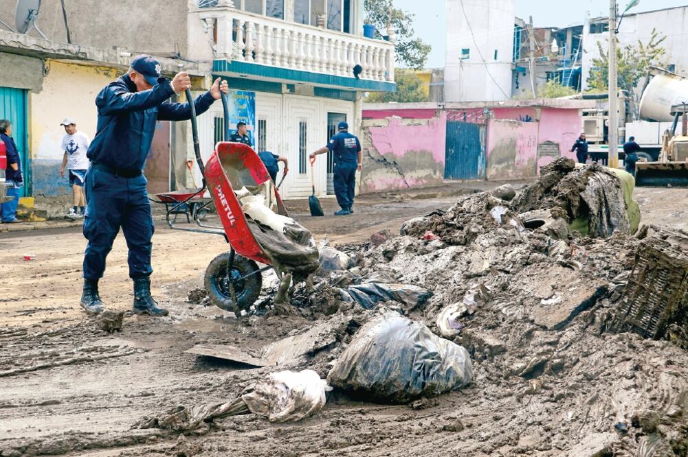 En los municipios de Ixtapaluca, Valle de Chalco y Los Reyes La Paz, la inundación derivó de la acumulación de basura en las alcantarillas que sumado al granizo bloqueó el flujo del agua (CUARTOSCURO)