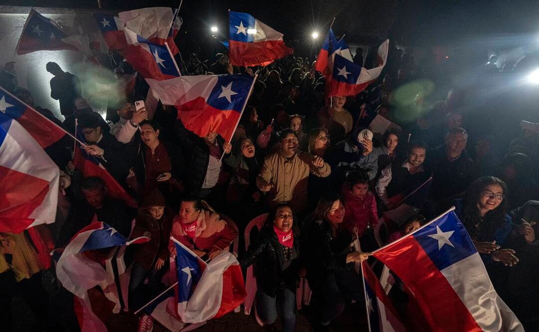 Miembros del Partido Republicano celebran los resultados tras la elección de un Consejo Constitucional en Chile. Foto: AP