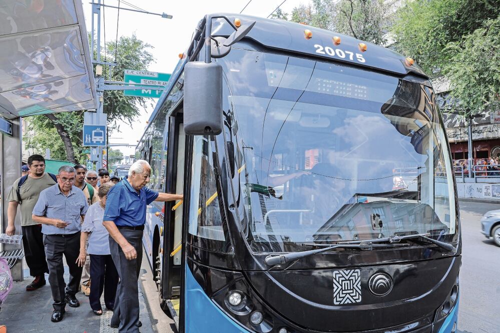 La Línea 1 del Trolebús llega al sur de la Ciudad, por lo que se ha convertido en opción para los usuarios. Foto: Gabriel Pano / EL UNIVERSAL
