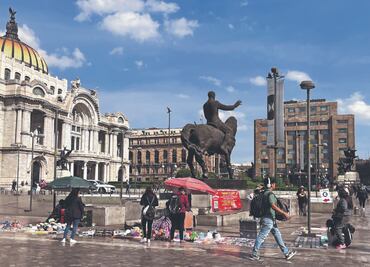 Se harán respetar los espacios públicos con diálogo, afirma Clara Brugada; decenas de ambulantes regresaron a la Alameda