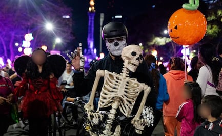 FOTOS: Calaveras, aliens y personajes terroríficos se apoderan del Paseo Nocturno de Día de Muertos en la CDMX