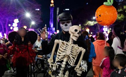FOTOS: Calaveras, aliens y personajes terroríficos se apoderan del Paseo Nocturno de Día de Muertos en la CDMX
