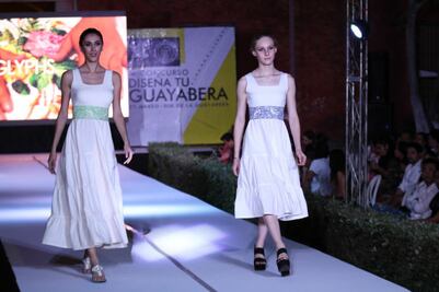 Con pasarela, Yucatán celebra el Día de la Guayabera