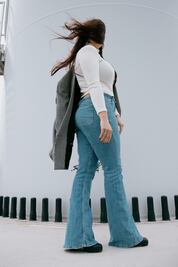 Tus caderas no mienten: los jeans ideales para mujeres con curvas 