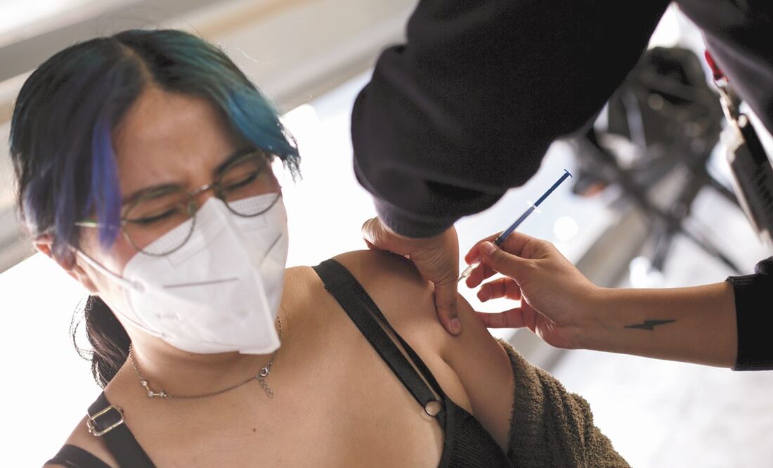 Aplicación de vacuna antiCovid Sinovac. Foto: Xinhua / Francisco Cañedo, archivo