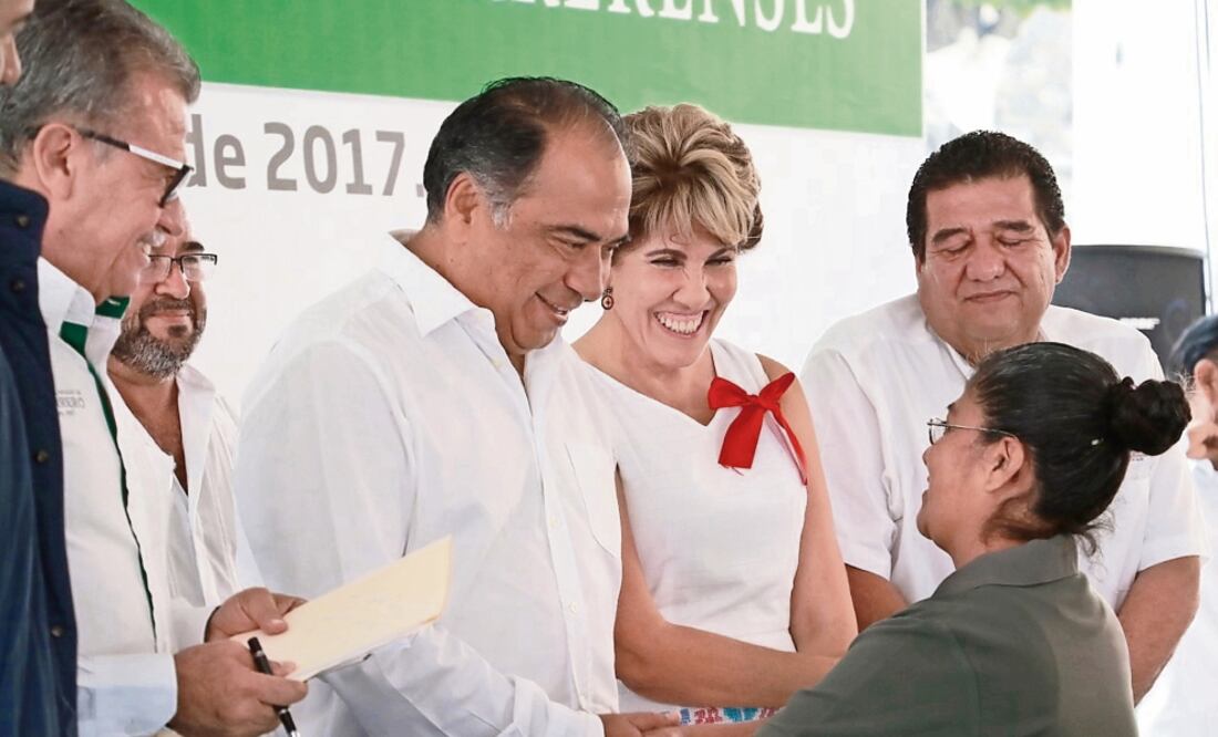 El gobernador Héctor Astudillo entregó equipo médico, instrumental, informático, audiovisual y ambulancias, en las que se invirtieron más de 34 mdp (ESPECIAL)