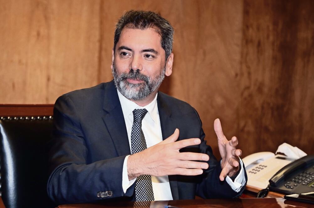 La recaudación de multas a conductores que violan el reglamento de tránsito ha permitido la construcción de pasos peatonales seguros (BERENICE FREGOSO. EL UNIVERSAL)