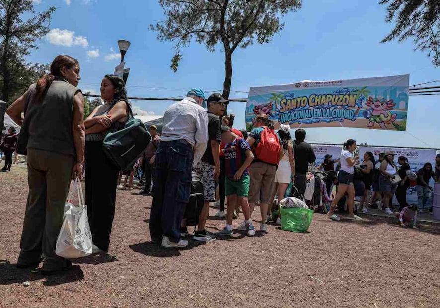 En un recorrido por las 15 albercas que fueron entregadas el miércoles primero de abril, se observó la alta afluencia de visitantes. Foto: Gabriel Pano / EL UNIVERSAL