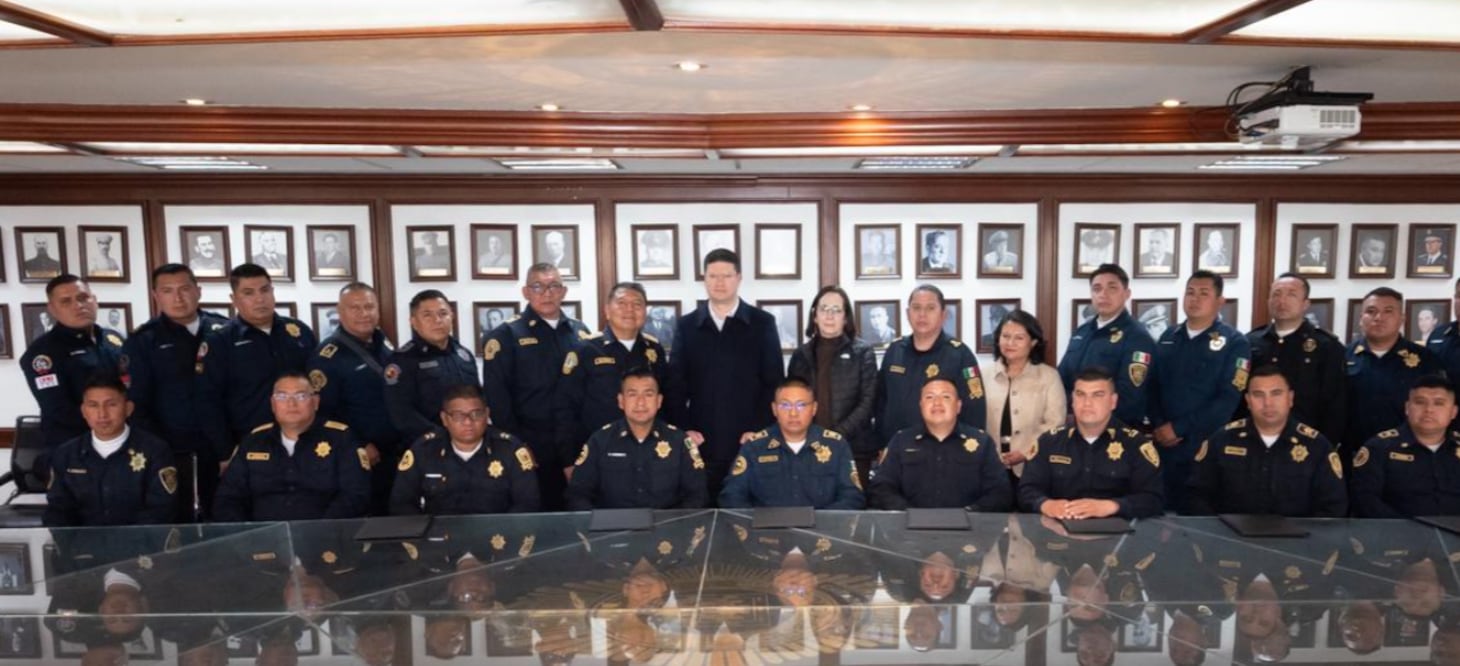 Entregan ascensos y reconocimientos a policías de SSC por su desempeño. (Foto: especial)