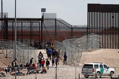 Bahamas rechaza propuesta de Trump de acoger a migrantes deportados; habría lista de países para enviarlos, reportan