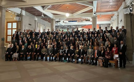 Ministros salientes se toman última foto oficial; ausentes Yasmín Esquivel, Loretta Ortiz y Lenia Batres