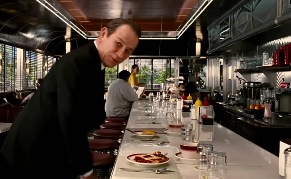 En "Hombres de Negro", el Agente K (Tommy Lee Jones) solía disfrutar de comer pay en un diner neoyorquino. Captura de pantalla.