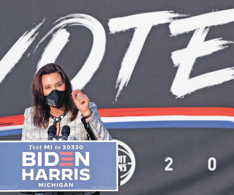 La gobernadora de Michigan, Gretchen Whitmer, estuvo entre las favoritas para ser la compañera de fórmula del candidato Joe Biden. Foto: JEFF KOWALSKY. AFP