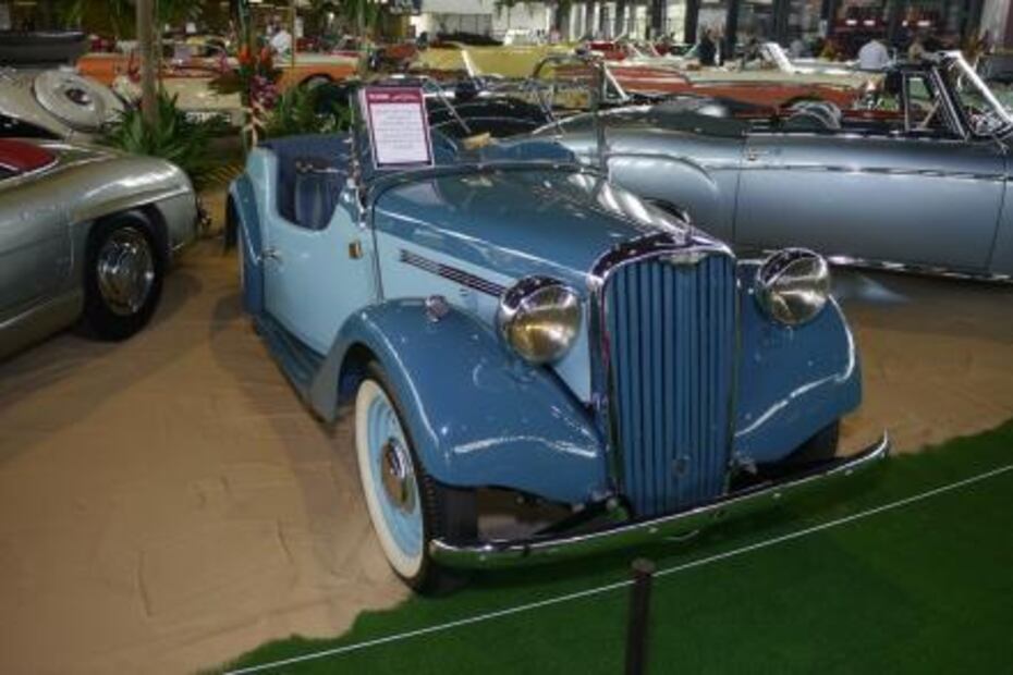 Visita la Exposición de autos antiguos “Retromobile" en CU