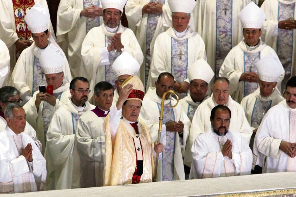 Durante la homilía pronunciada ayer, el cardenal Norberto Rivera agradeció a las personas e instituciones que Dios ha puesto en su camino. El arzobispo deberá presentar su renuncia al papa Francisco por llegar a los 75 años (LUCÍA GODÍNEZ. EL UNIVERSAL)