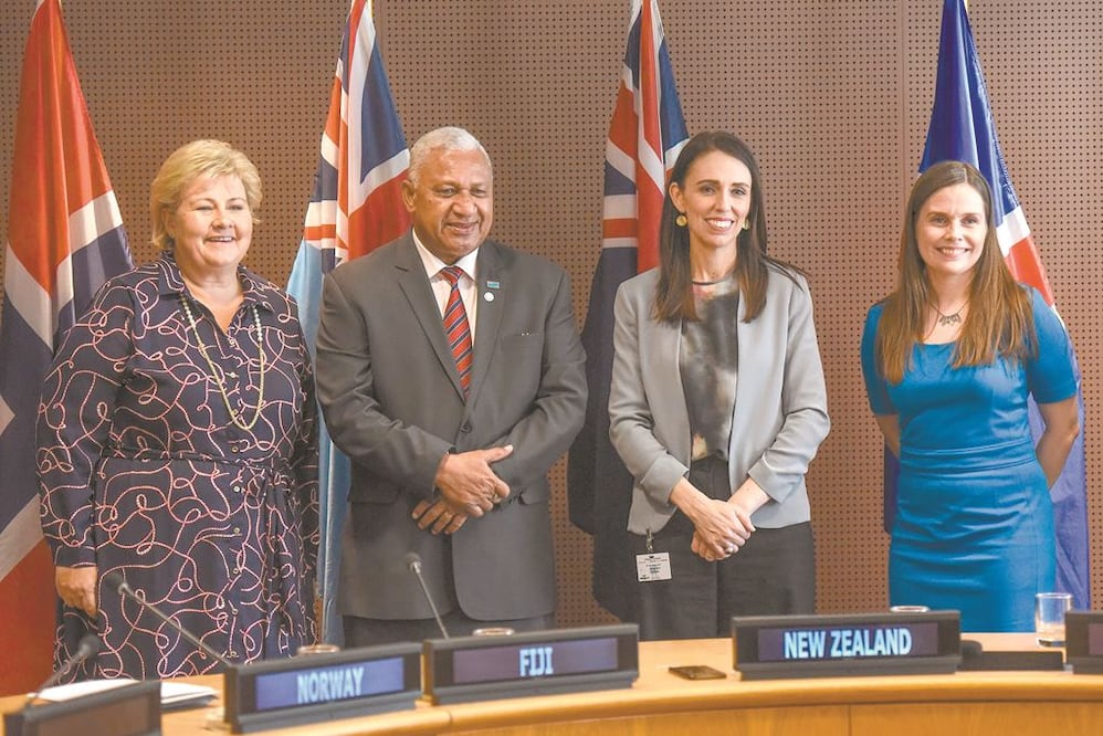 Reunión. La primera ministra de Nueva Zelanda, Jacinda Ardern, y la premier de Islandia, Katrin Jakobsdottir, ayer en la ONU. STEPHANIE KEITH. AFP