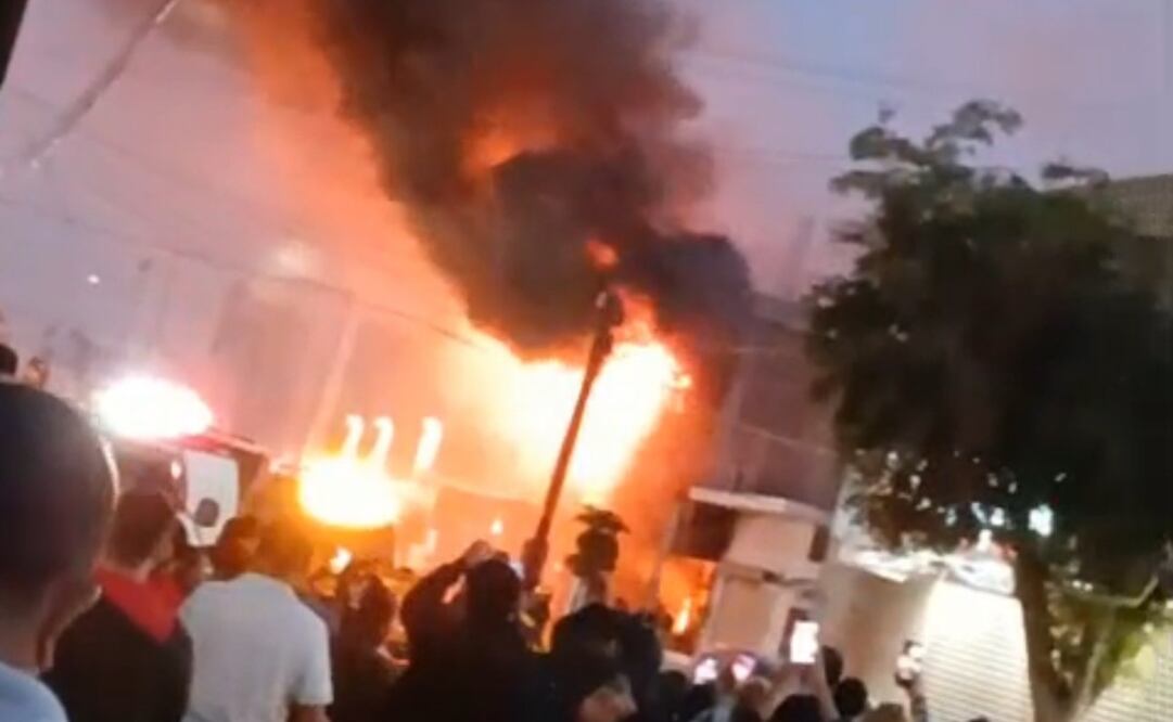 Reportan incendio en dulcería en Sinaloa (23/12/2024). Foto: Captura de pantalla
