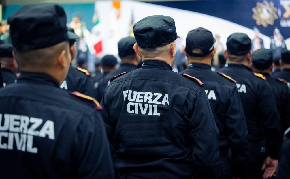 El gobernador de Nuevo León, Samuel García, encabezó una ceremonia por el XV aniversario de la Fuerza Civil, donde otorgó mas de 600 medallas y ascensos. Foto: Gobierno de Nuevo León