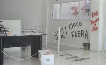 Guerrero: Maestros de Palo Blanco vandalizan oficinas