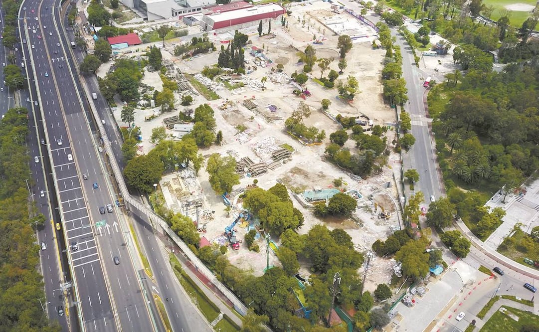 El proceso de desmantelamiento y demolición de toda la infraestructura de la extinta feria, que se ubica en la segunda sección del Bosque de Chapultepec, lleva un avance de 80%, informaron. Foto: René Villeda/ EL UNIVERSAL