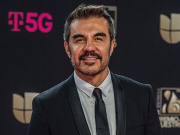 "El Vítor" y Adrián Uribe se despiden de Televisa