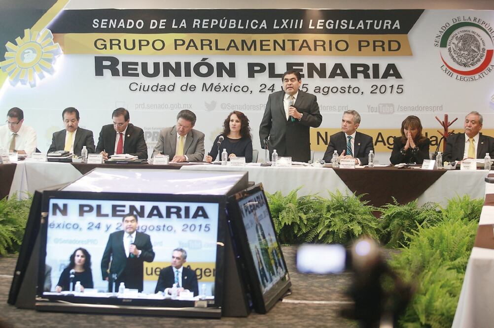 Miguel Barbosa, al centro, dice que la economía mundial repercutirá en la canasta básica de las familias (ADRIÁN HERNÁNDEZ. EL UNIVERSAL)