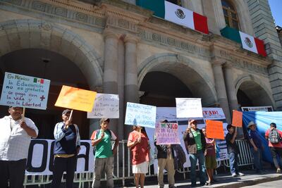 Instalan plantón frente a Palacio de Gobierno en Oaxaca