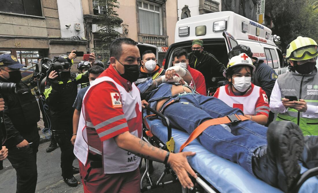 Los cuatro lesionados con quemaduras de primer y segundo grado fueron traslados a hospitales. Foto: ARMANDO MARTÍNEZ. EL UNIVERSAL