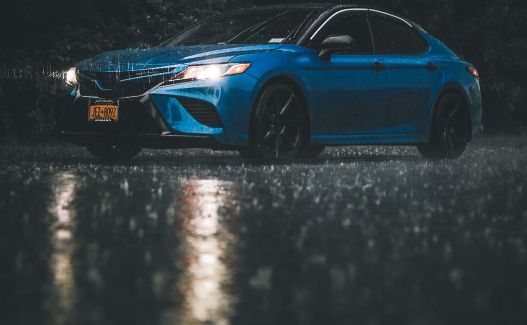 Conoce algunos consejos para tus llantas en temporada de lluvia. Imagen: Pexels