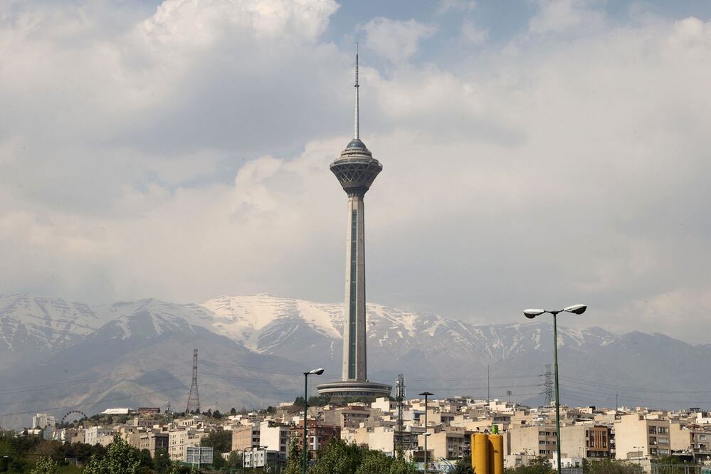Una vista general muestra la Torre de Telecomunicaciones Milad en Teherán, la capital de Irán, el 19 de abril de 2024. Foto: AFP