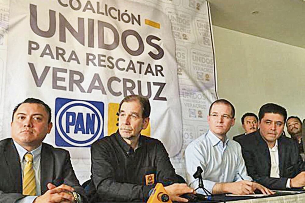 Agustín Basave (al centro) y Ricardo Anaya (derecha), negociadores de las alianzas PRD-PAN (ARCHIVO. EL UNIVERSAL)