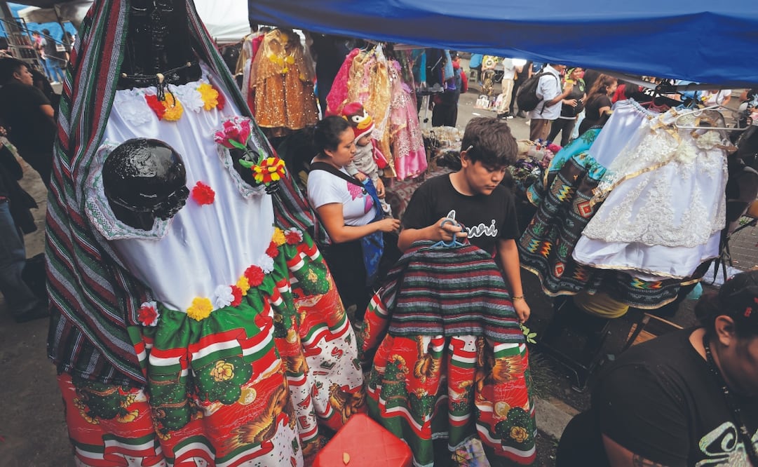 Algunas familias de la periferia hacen el esfuerzo de trasladar las figuras hasta el mítico barrio bravo como una muestra de lealtad inquebrantable y para agradecer algún milagro cumplido, en algunos casos relacionados con temas de salud. Foto: Luis Camacho/ EL UNIVERSAL