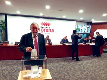 Morena inicia votación del presidente del Senado