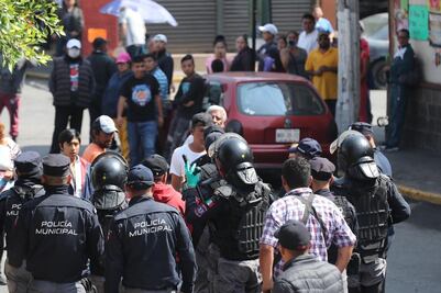 Comerciantes ambulantes cierran calles del centro de Toluca
