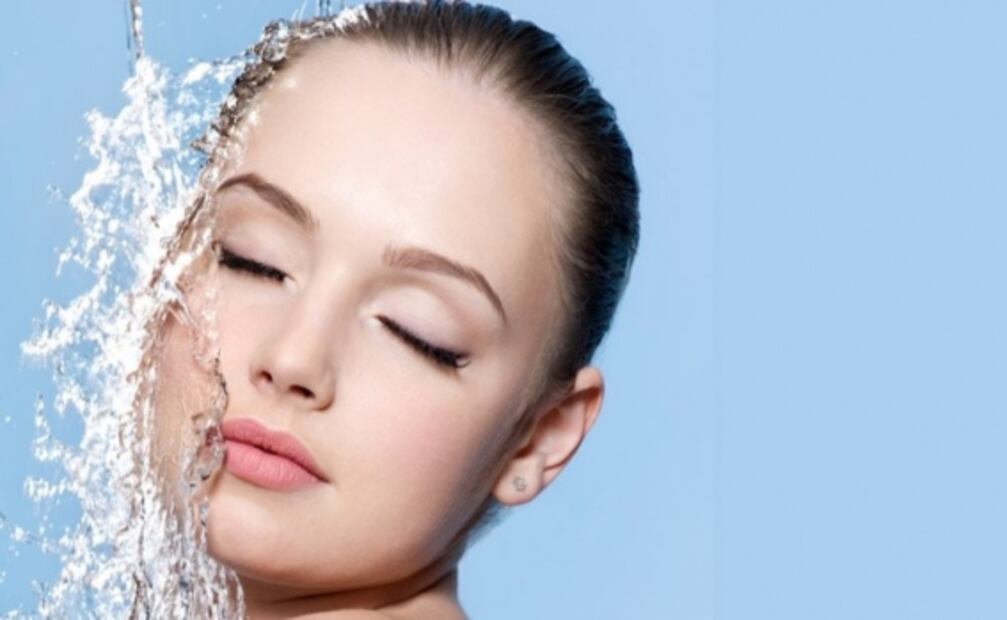 La mejor manera de hacer agua micelar 100% casera