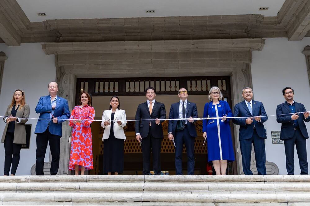 Celebra Nuevo León sus 200 años en Los Pinos. Foto Especial