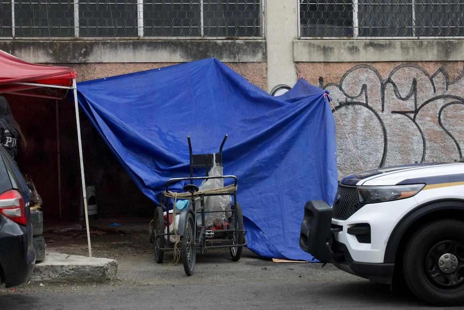 Jaime “N”, de 45 años, y Andréa “N”, de 34 años, se encontraban en un puesto semifijo consumiendo alimentos. Foto: Osmar Alvarado / EL UNIVERSAL