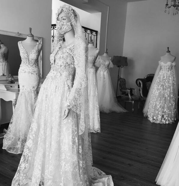 Cubrebocas para novias, la nueva tendencia en bodas