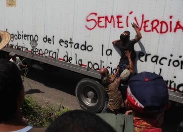 PGR consigna a líder comunitario de Ostula