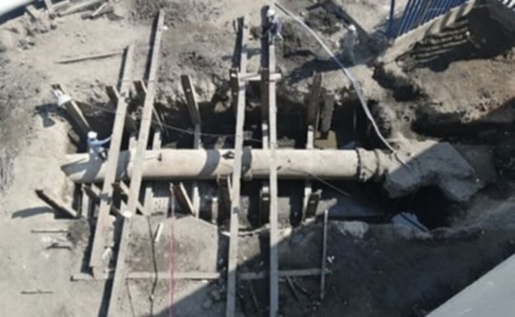 Registran fuga en tubería del SACMEX; en la zona se construye un puente vehicular