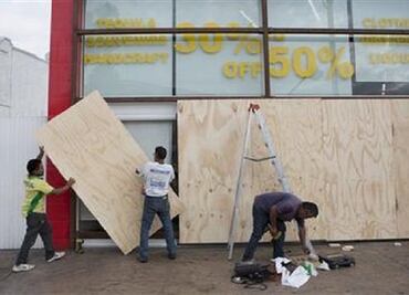 Hurricane Blanca nears Baja California peninsula