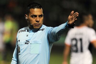 Árbitro muere por agresión a futbolista 