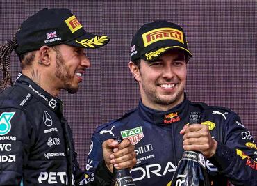 Lewis Hamilton tira indirecta a Checo Pérez: "Si tuviera su coche las cosas serían diferentes para Max"