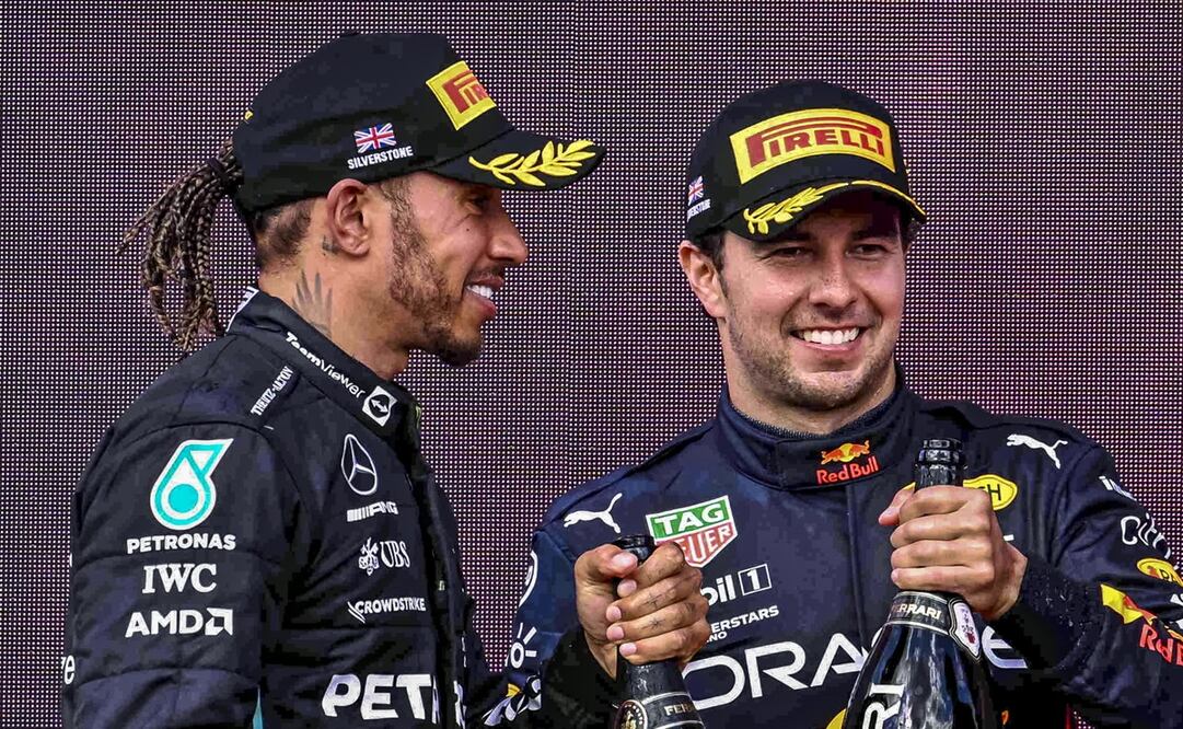 Lewis Hamilton y Checo Pérez en el podio de Silverstone - FOTO: EFE