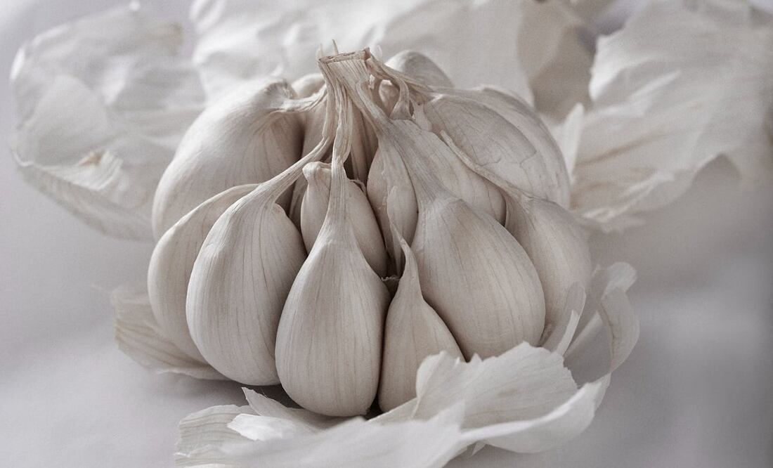 El ajo es frecuentemente usado en la cocina, y tiene diversas propiedades que favorecen la salud / Foto: Unsplash