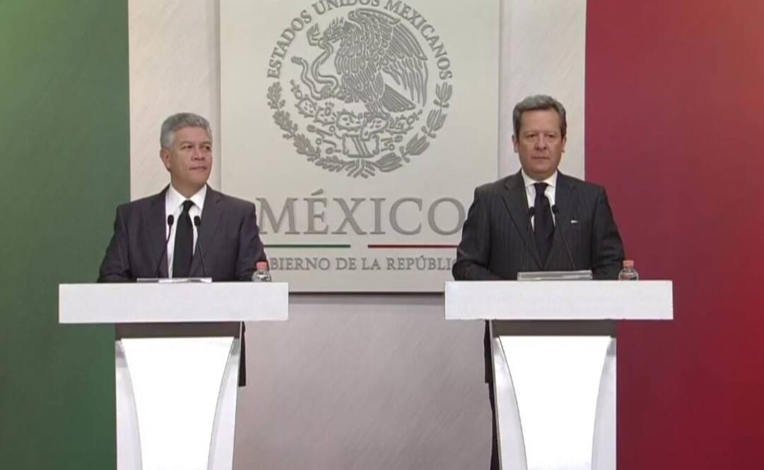 En conferencia de prensa, David Penchyna Grub, director General del Infonavit y Eduardo Sánchez, coordinador General de Comunicación Social y Vocero del Gobierno de la República (Foto: Twitter @Infonavit)