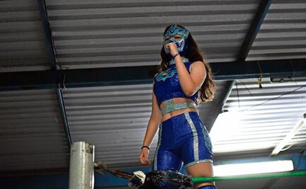Amonet, la quinceañera que brilla en la lucha libre