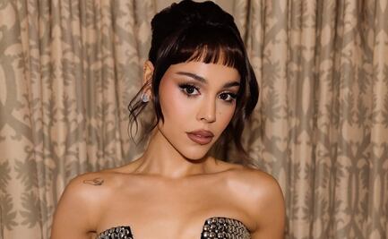 El fabuloso total look denim de Danna con minifalda y calentadores