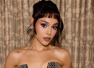 El fabuloso total look denim de Danna con minifalda y calentadores