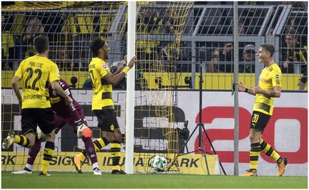 "Hat-Trick" de Aubameyang pone a Dortmund de líder